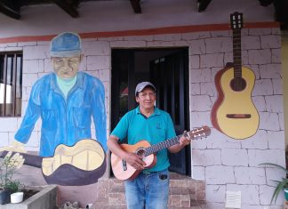 LA RUTA DE LAS GUITARRAS EN ECUADOR Y UNO DE SUS CULTORES