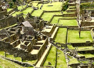 PIEDRA HENDIDA: POÉTICA MACHU PICCHU DE JULIO CÉSAR GOYES